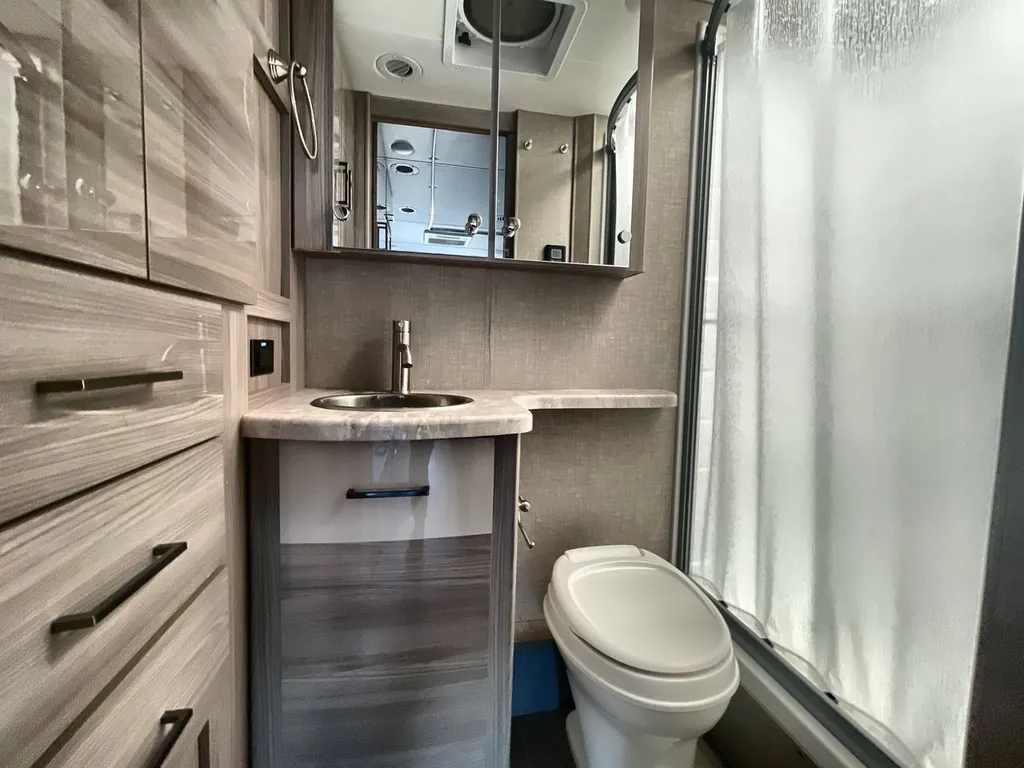 2023 Thor Motor Coach Tiburon 24FB, Photos photo 10