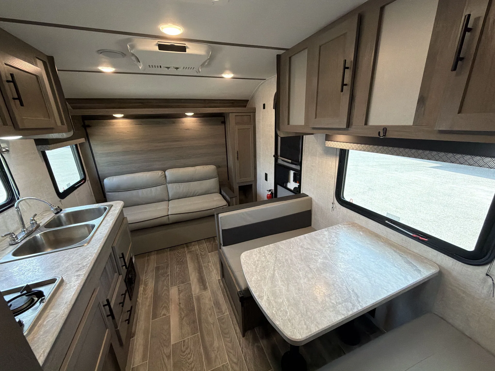 2022 Gulf Stream Kingsport Super Lite 197BH — living area main