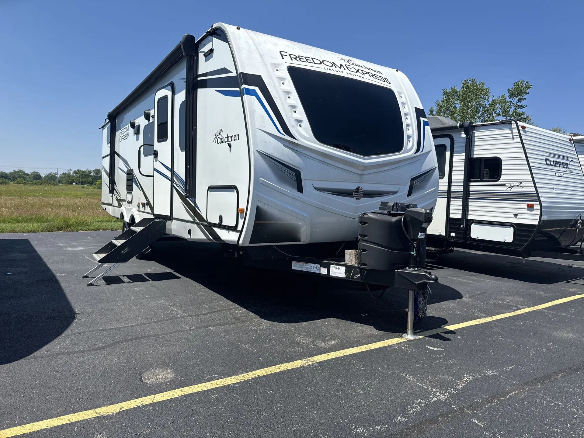 2023 Coachmen Freedom Express Ultra Lite 294BHDS - Photo 2