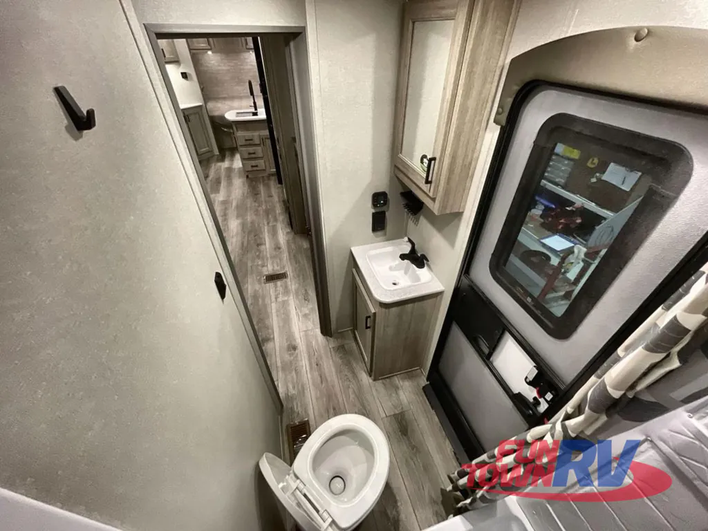 2026 Coachmen Catalina Legacy Edition 273DBHCK, Photos photo 30