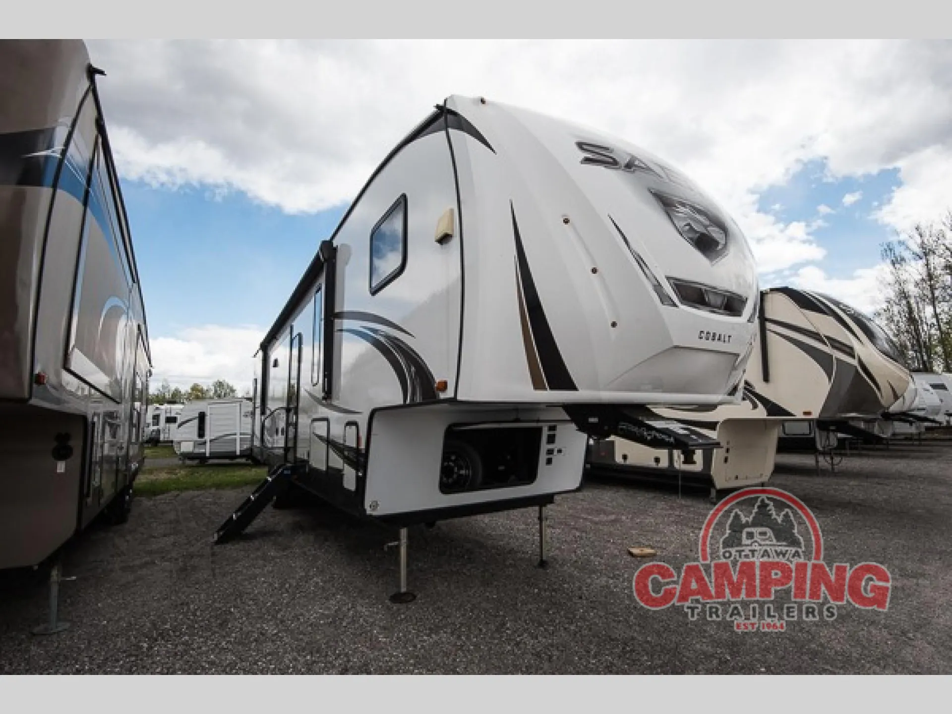 2022 Forest River Sabre 38DBQ - Photo 2
