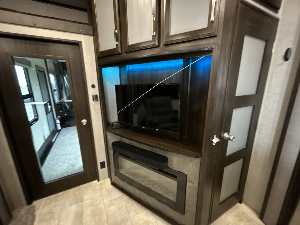 2019 Grand Design Momentum 381M, Photos photo 12