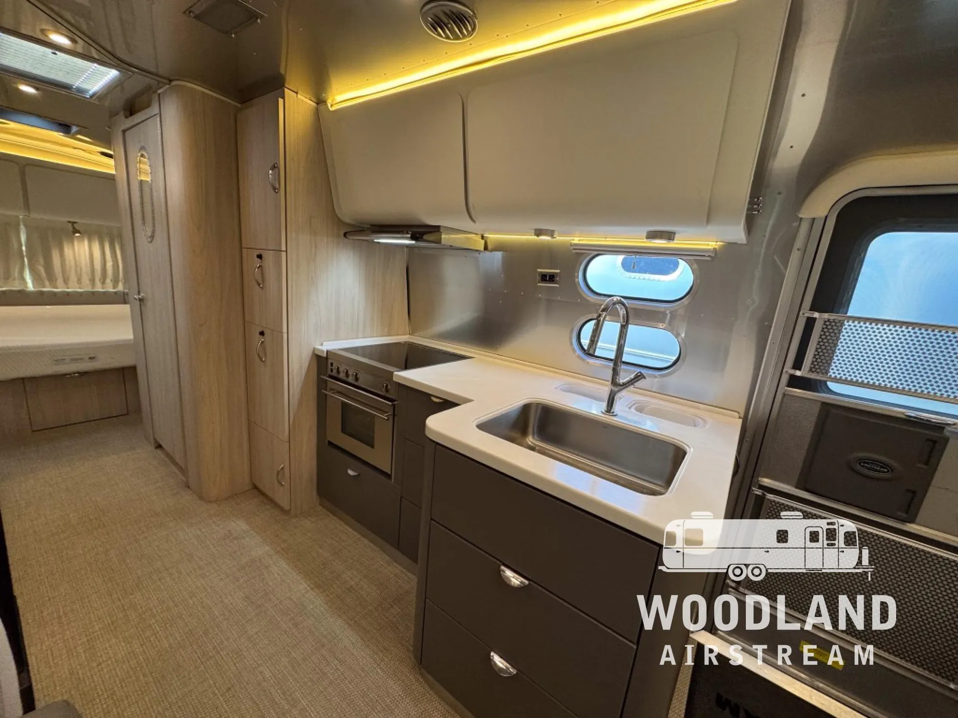 2018 Airstream Globetrotter 27FB - Photo 4