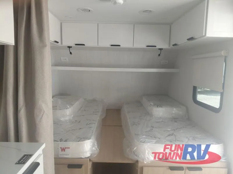 2026 Winnebago Micro Minnie 2000TRB - Photo 3