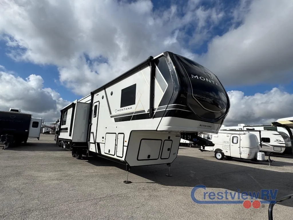 2026 Keystone Montana 3915TB - Photo 3