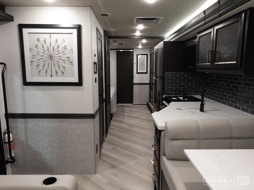 2026 Holiday Rambler Invicta 33HB - Photo 3