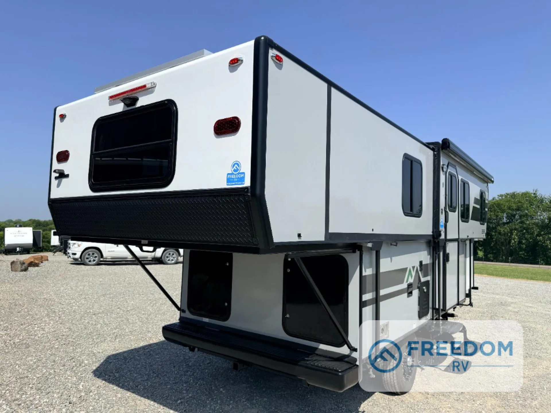 2027 TrailManor 2518 Series 2518KD - Photo 4