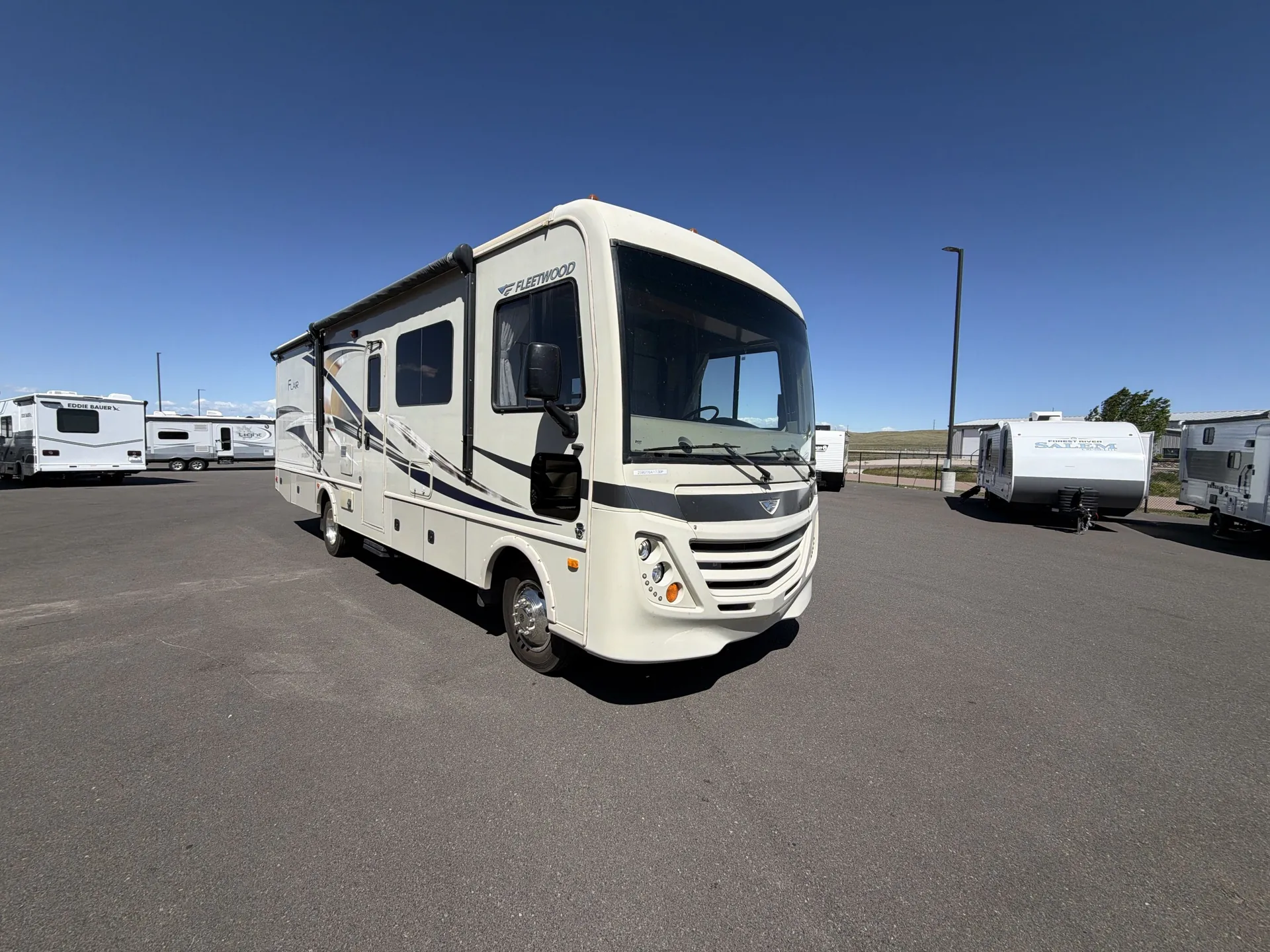 2017 fleetwood Flair 30P - Photo 2