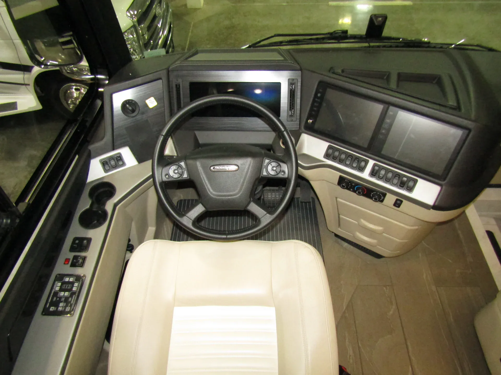 2023 Newmar New Aire 3545 - Photo 3