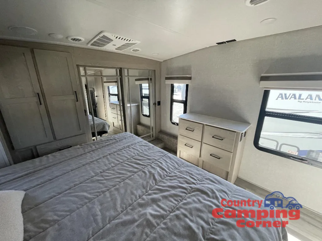 2022 Forest River Rockwood Signature Ultra Lite 8288SB, Photos photo 8