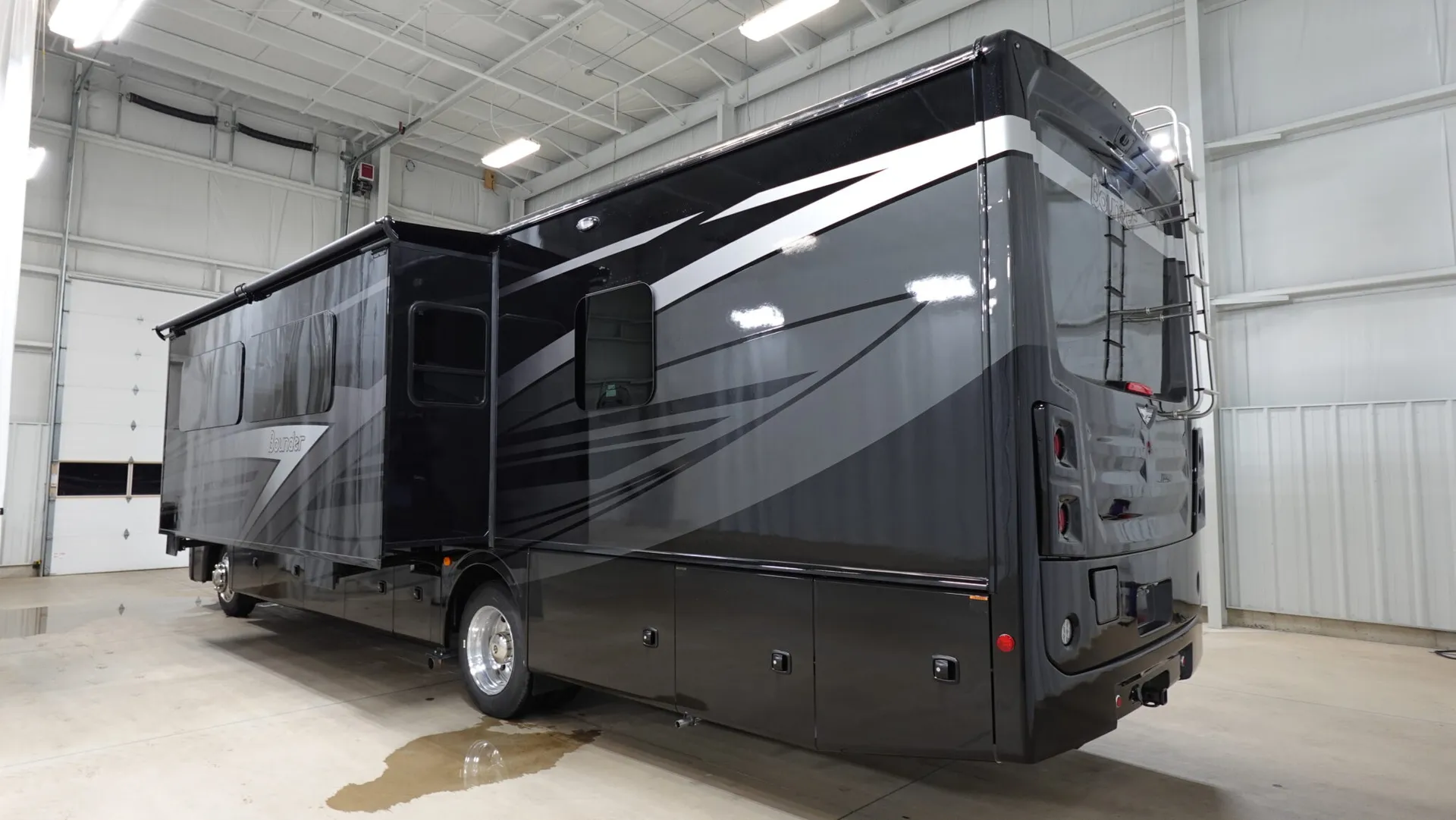 2026 Fleetwood Bounder 35K - Photo 4