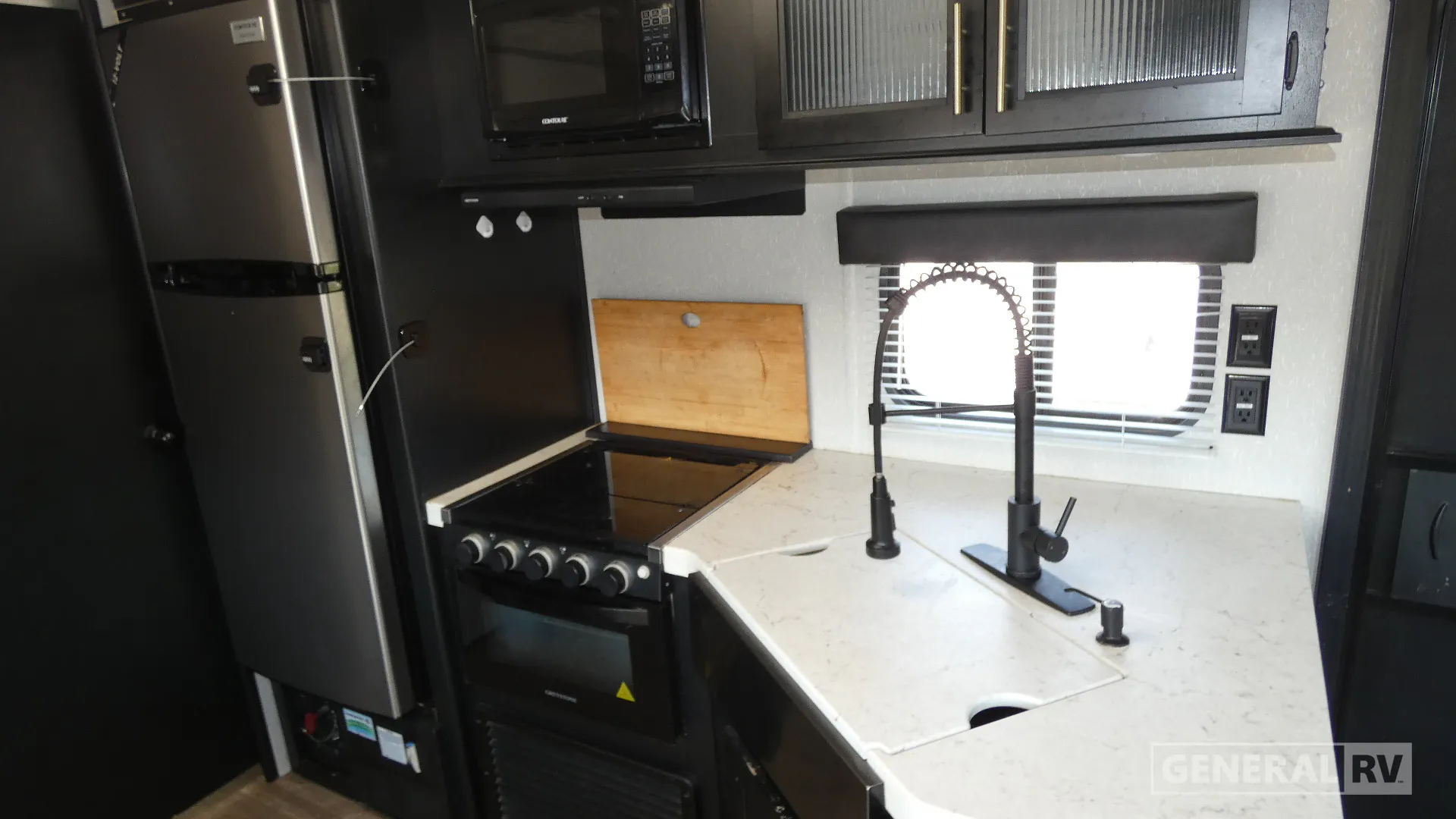 2021 Forest River Cherokee Grey Wolf 23MK — Photo 6