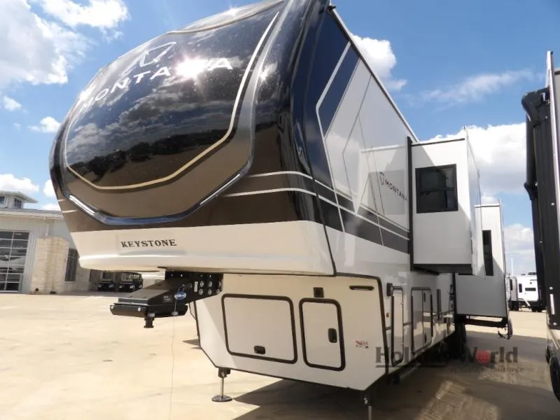 2026 Keystone Montana 3901RK - Photo 4