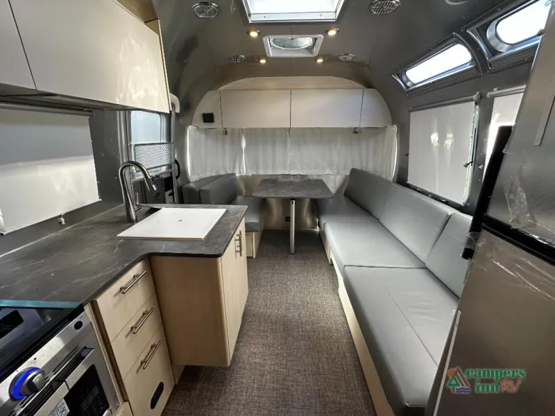 2026 Airstream Flying Cloud 25FB - Photo 4