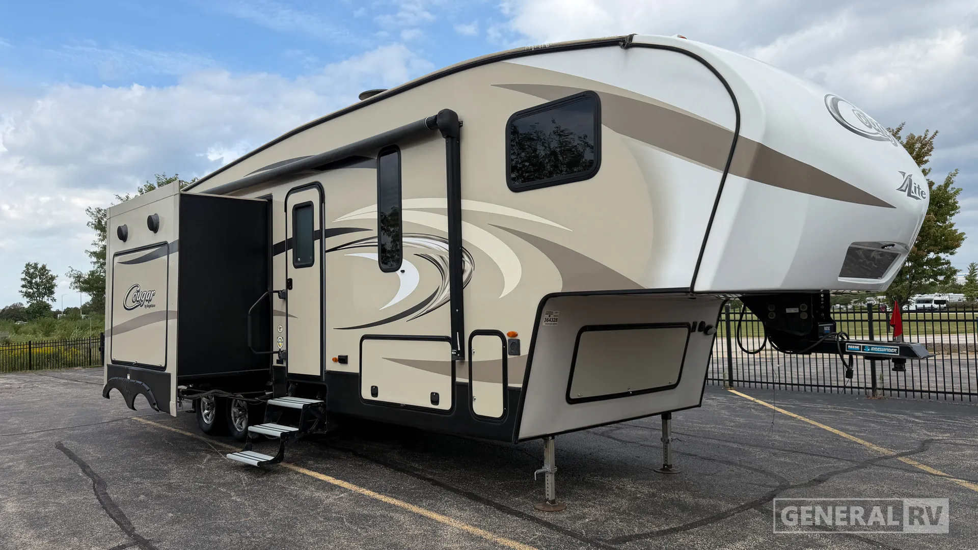 2017 Keystone Cougar XLite 28RKS - Photo 2
