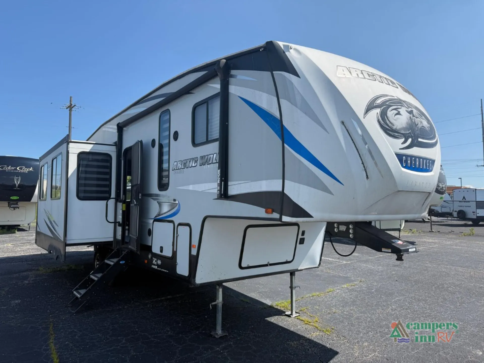 2021 Forest River Cherokee Arctic Wolf 291RL - Photo 2