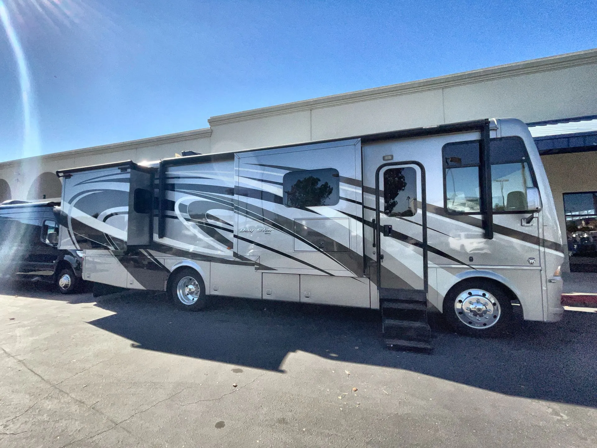 2019 Newmar Bay Star 3226 - Photo 3