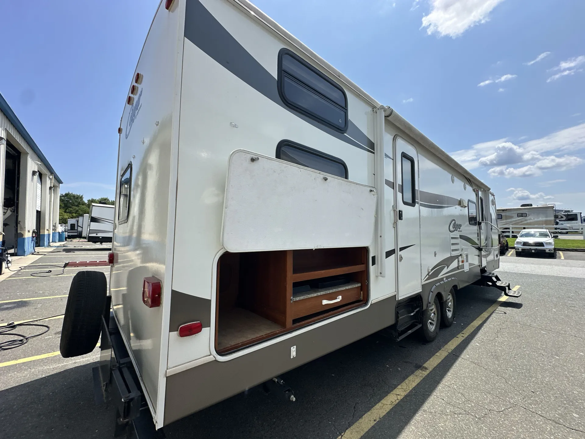 2013 Keystone Cougar XLite 31SQB — living area main