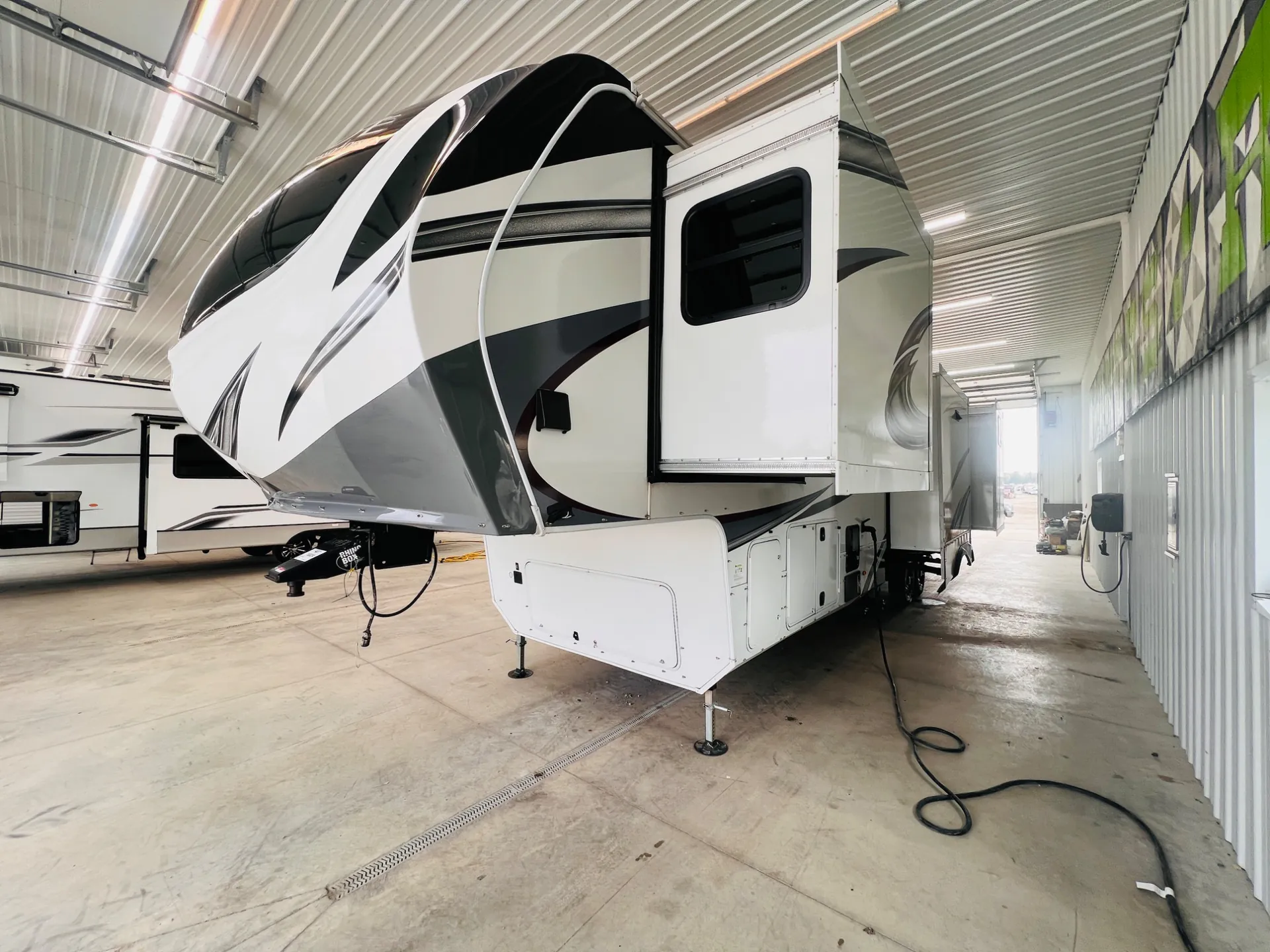 2022 Grand Design Solitude S-Class 3950BH - Photo 4