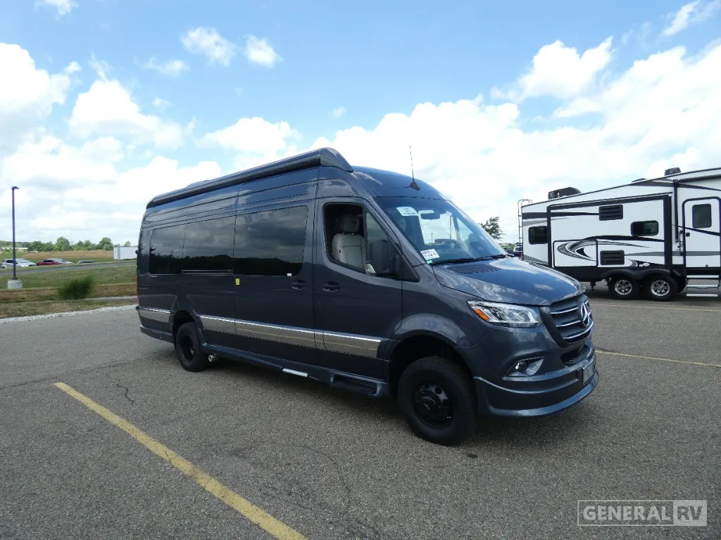2026 Grech RV Strada-ion AWD LOUNGE - Photo 2