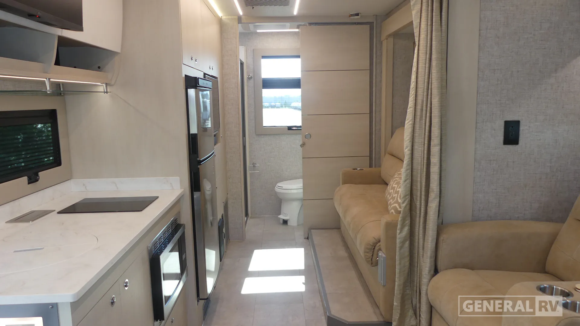 2025 Tiffin Wayfarer 25 XRW - Photo 3