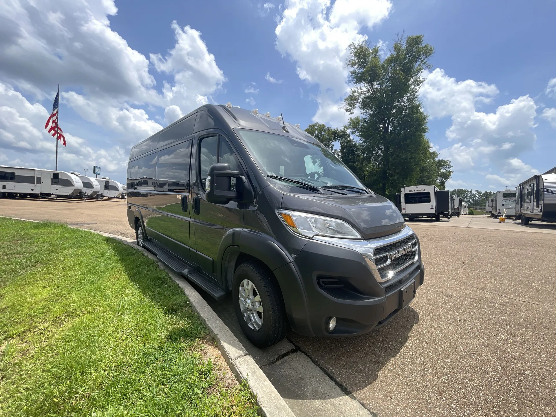 2024 Thor Motor Coach Dazzle 2AB - Photo 2