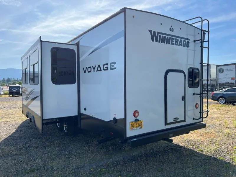 2022 Winnebago Voyage V3033BH - Photo 3