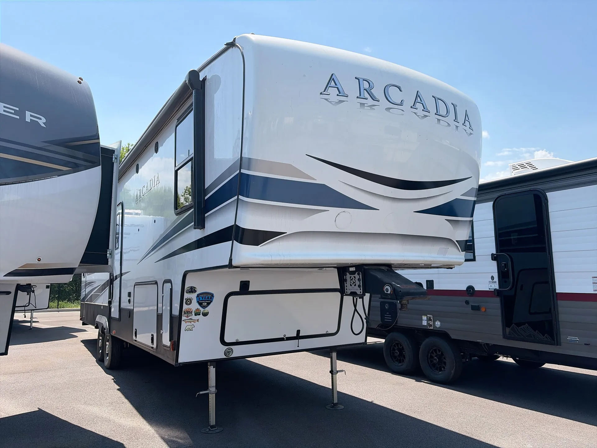 2022 Keystone Arcadia 3660RL - Photo 2