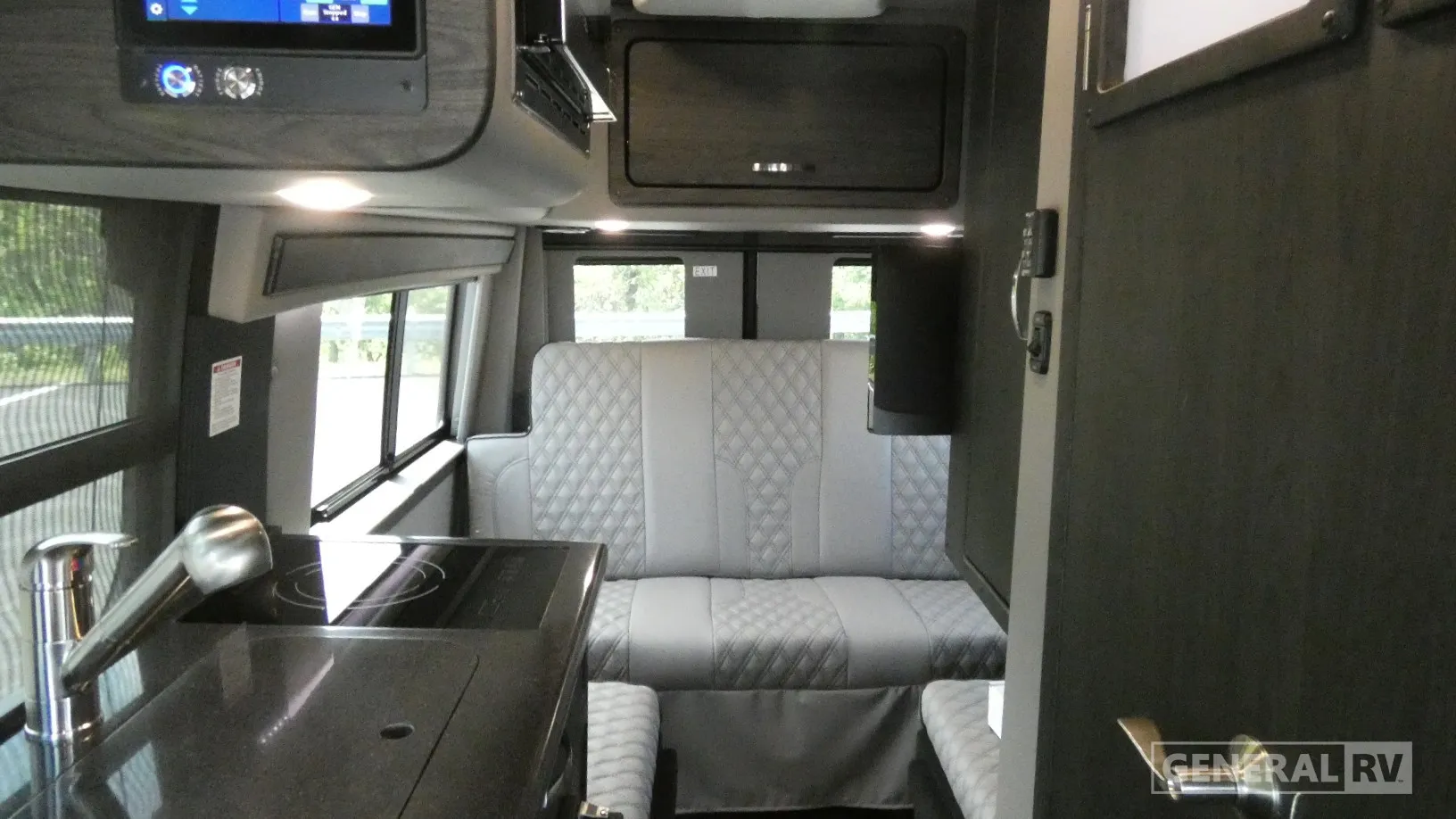 2023 American Coach American Patriot FD2 - Photo 3