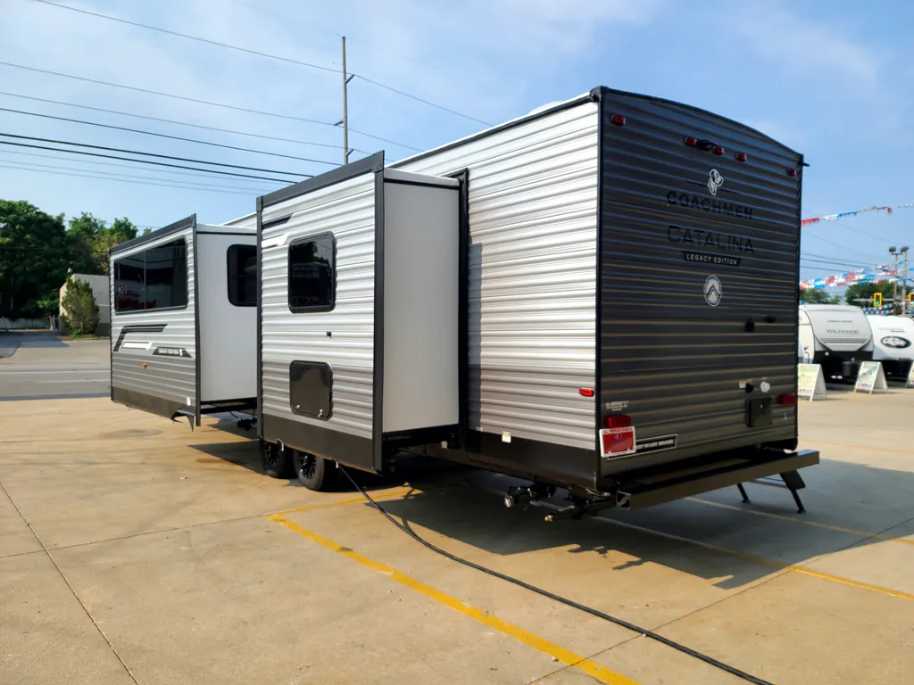 2027 Coachmen Catalina Legacy Edition 333DBDSCK, Photos photo 5