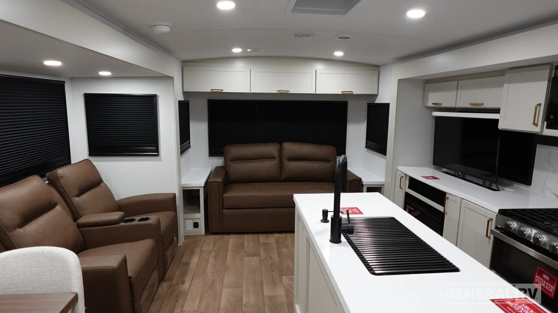 2027 Grand Design Imagine 2970RL - Photo 3