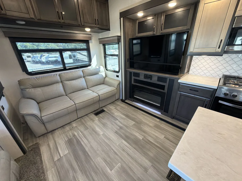 2022 Forest River Cedar Creek Champagne Edition 38EL, Photos photo 3
