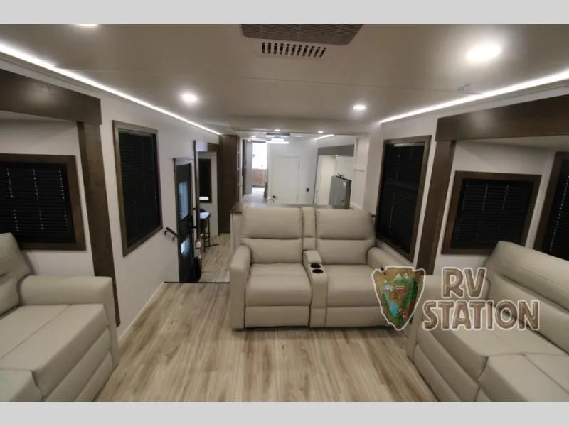 2027 Keystone Montana 3800FL - Photo 3