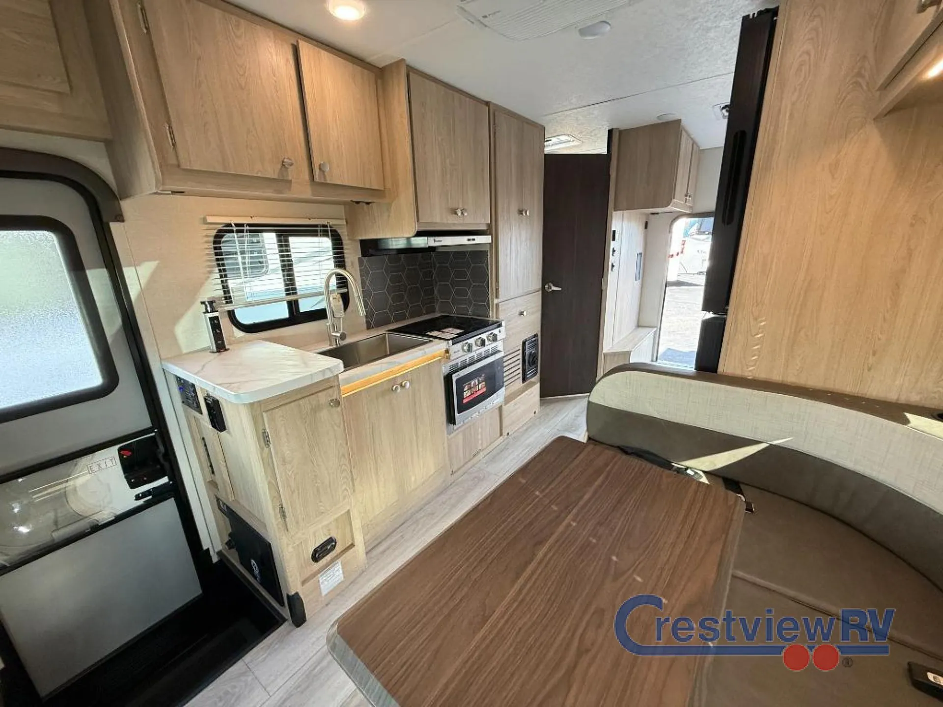 2025 Coachmen Leprechaun 220XG - Ford 350 - Photo 4