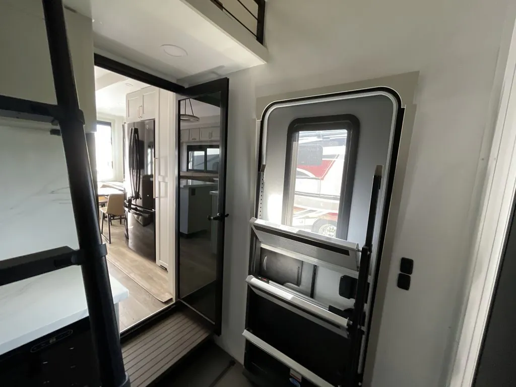 2025 Brinkley Model G 3250, Photos photo 41