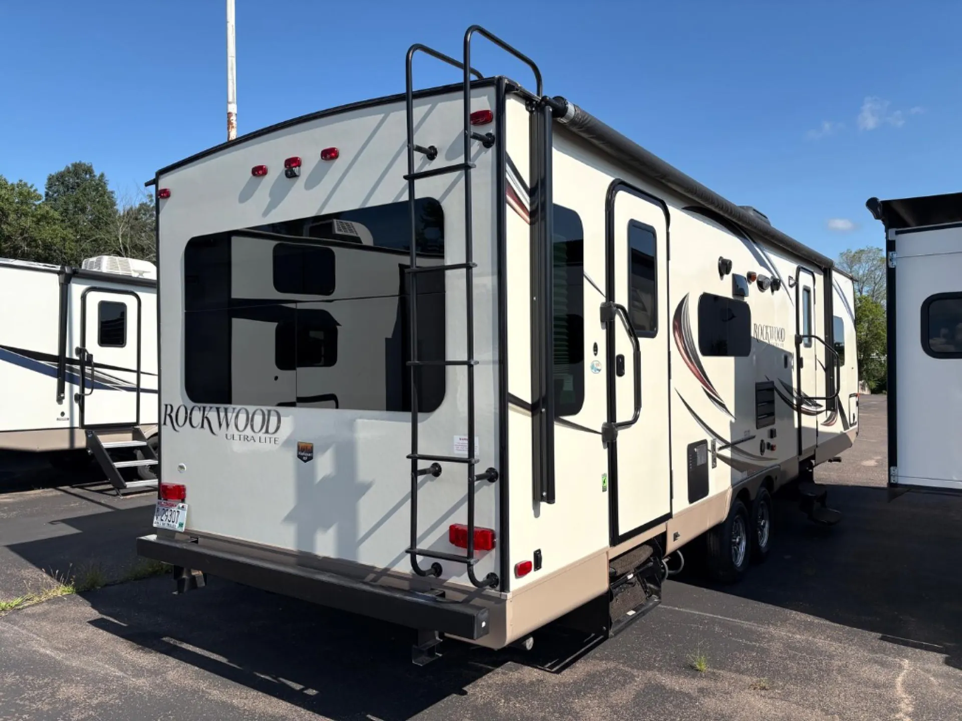 2015 Forest River Rockwood Ultra Lite 2904WS — Photo 6