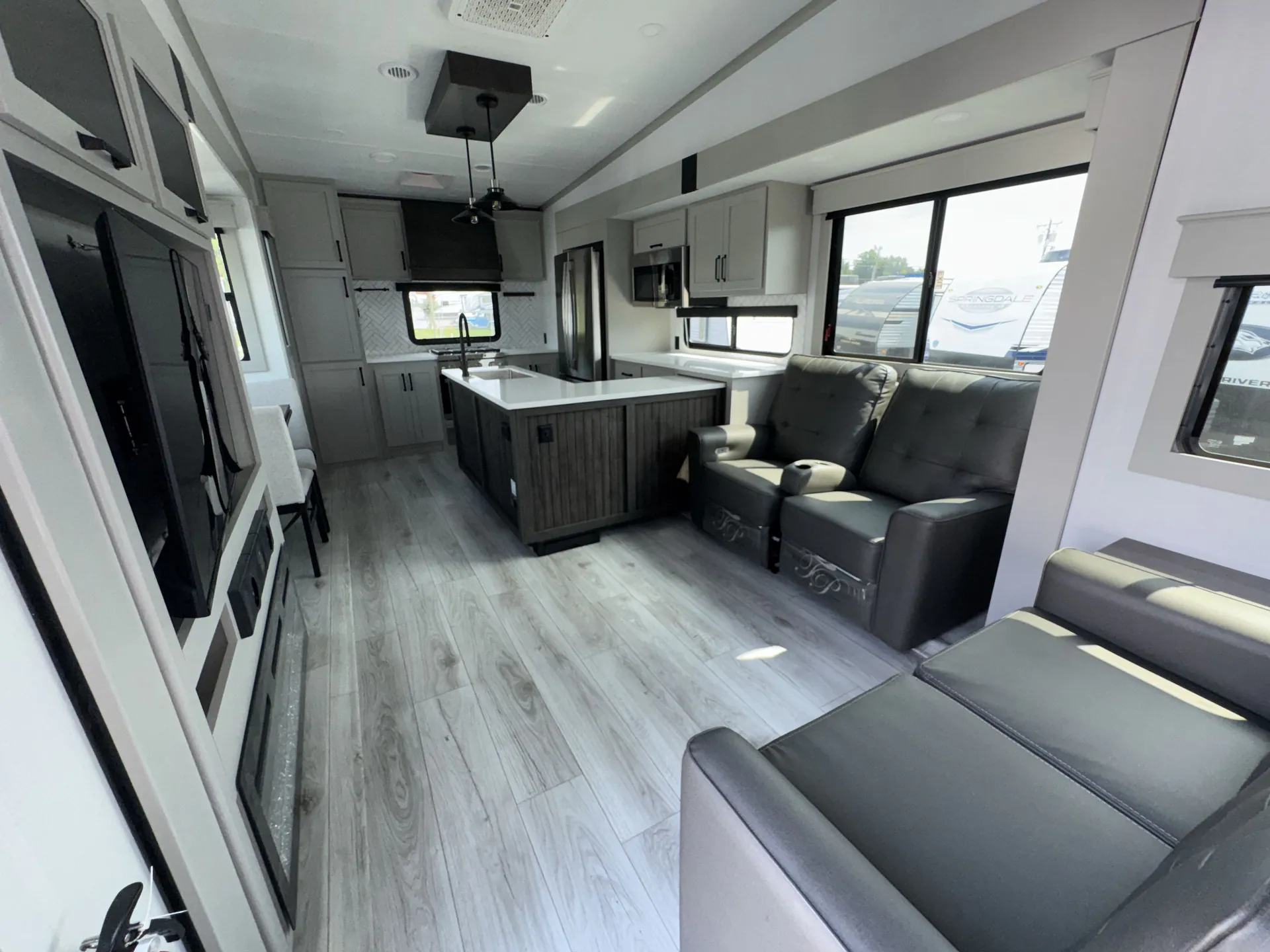 2025 Keystone Montana High Country 325RK — living area main