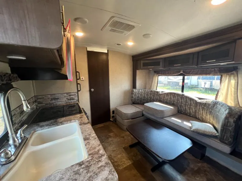 2015 Forest River Surveyor 220RBS — Photo 6