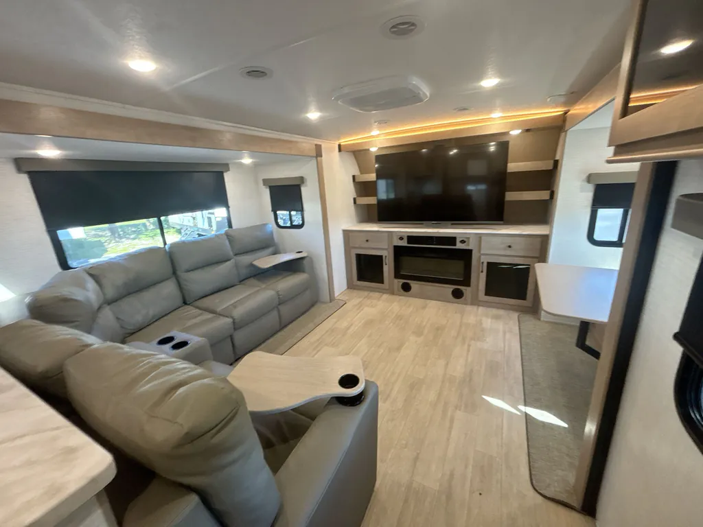 2025 Forest River Solaire 3300FLBS, Photos photo 2