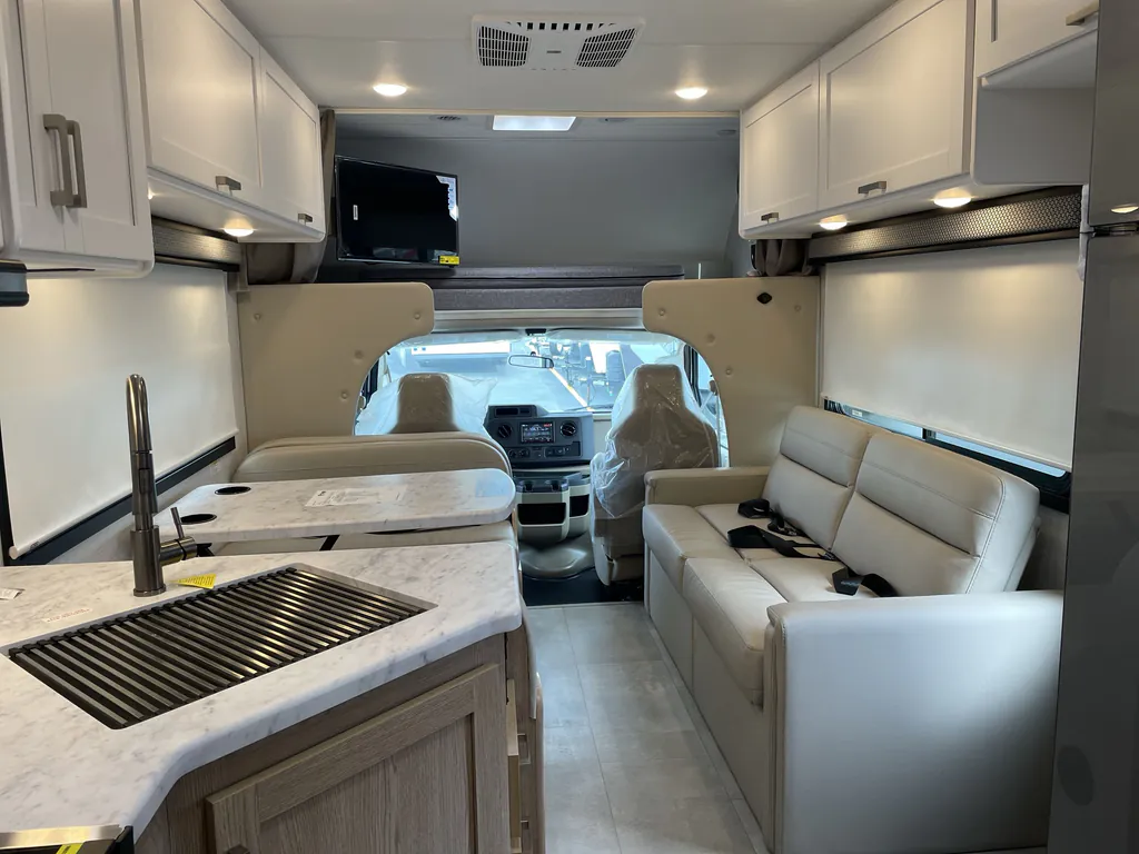 2026 Thor Motor Coach Freedom Elite 28HZ, Photos photo 2