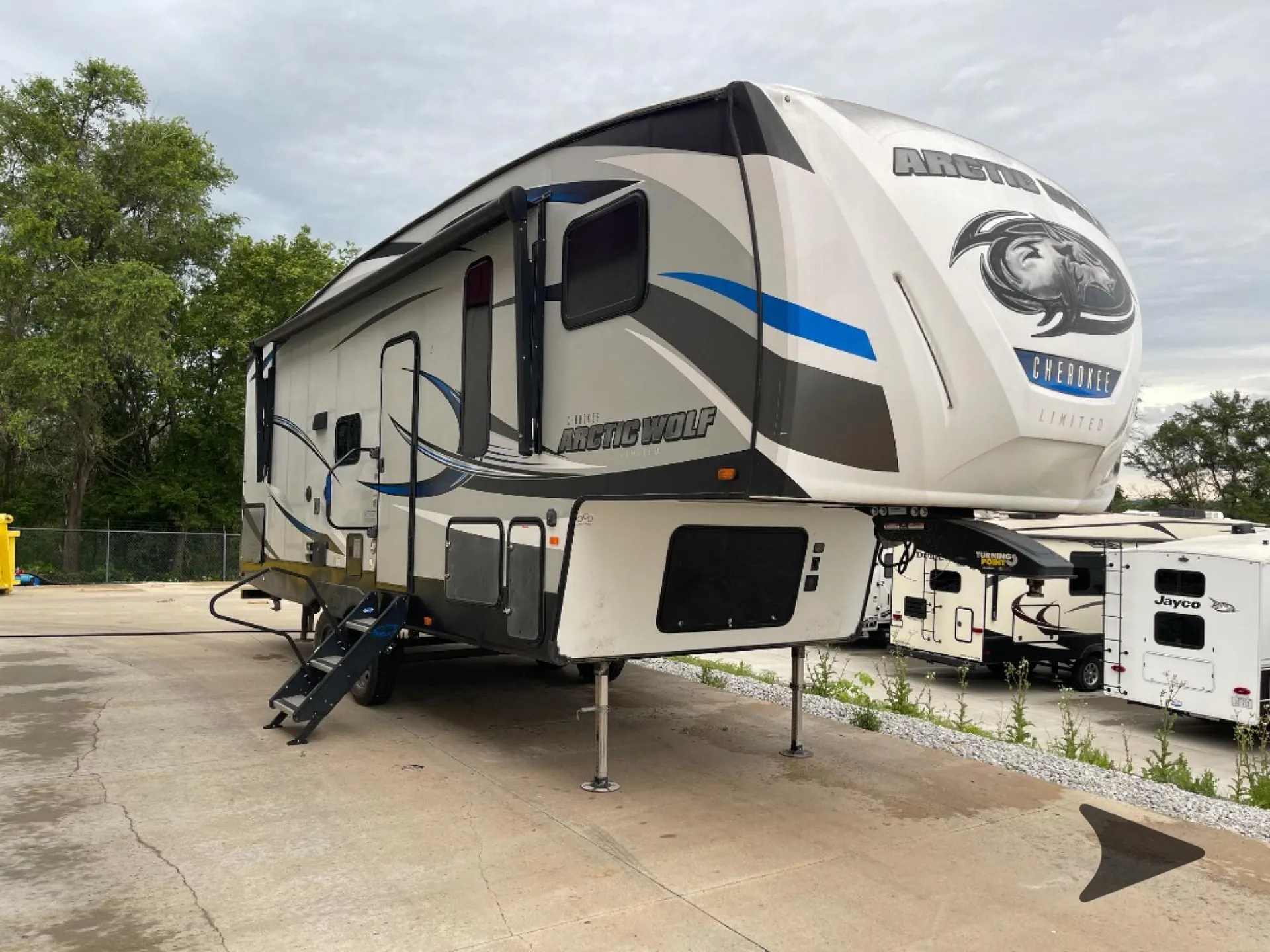 2018 Forest River Cherokee Arctic Wolf 255DRL4 - Photo 3