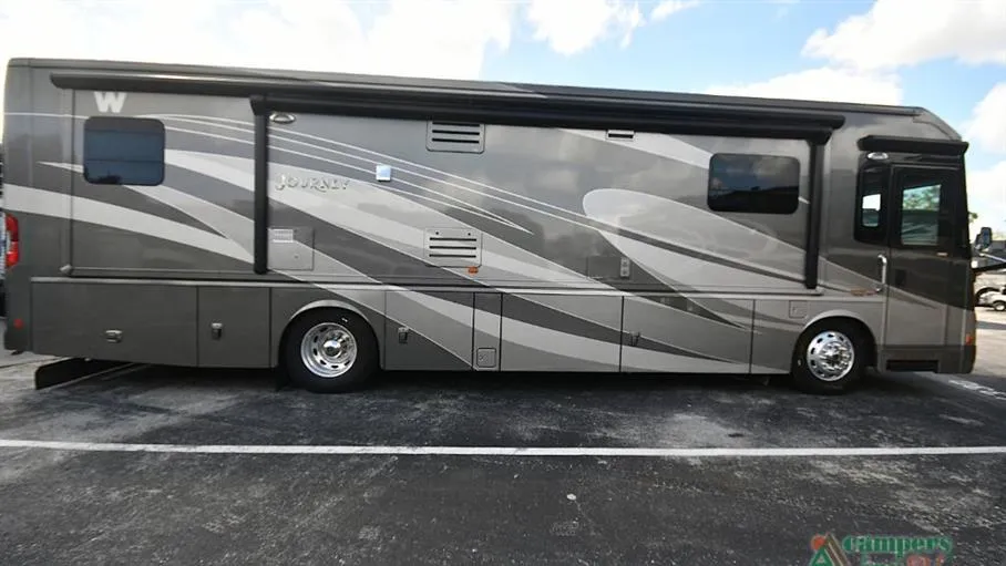 2014 Winnebago Journey 36m - Photo 3