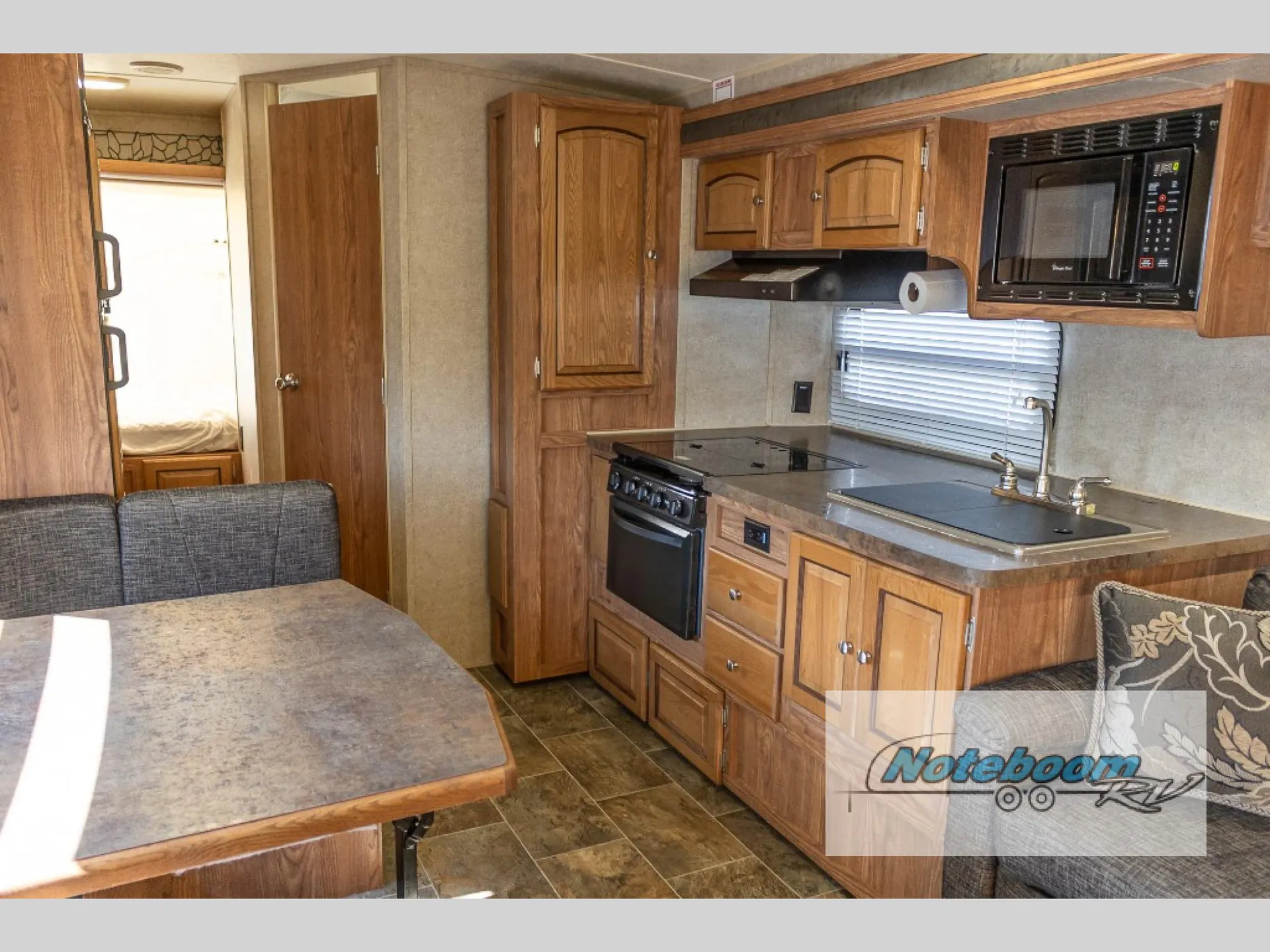 2015 Forest River Rockwood Roo 23SS — Photo 5