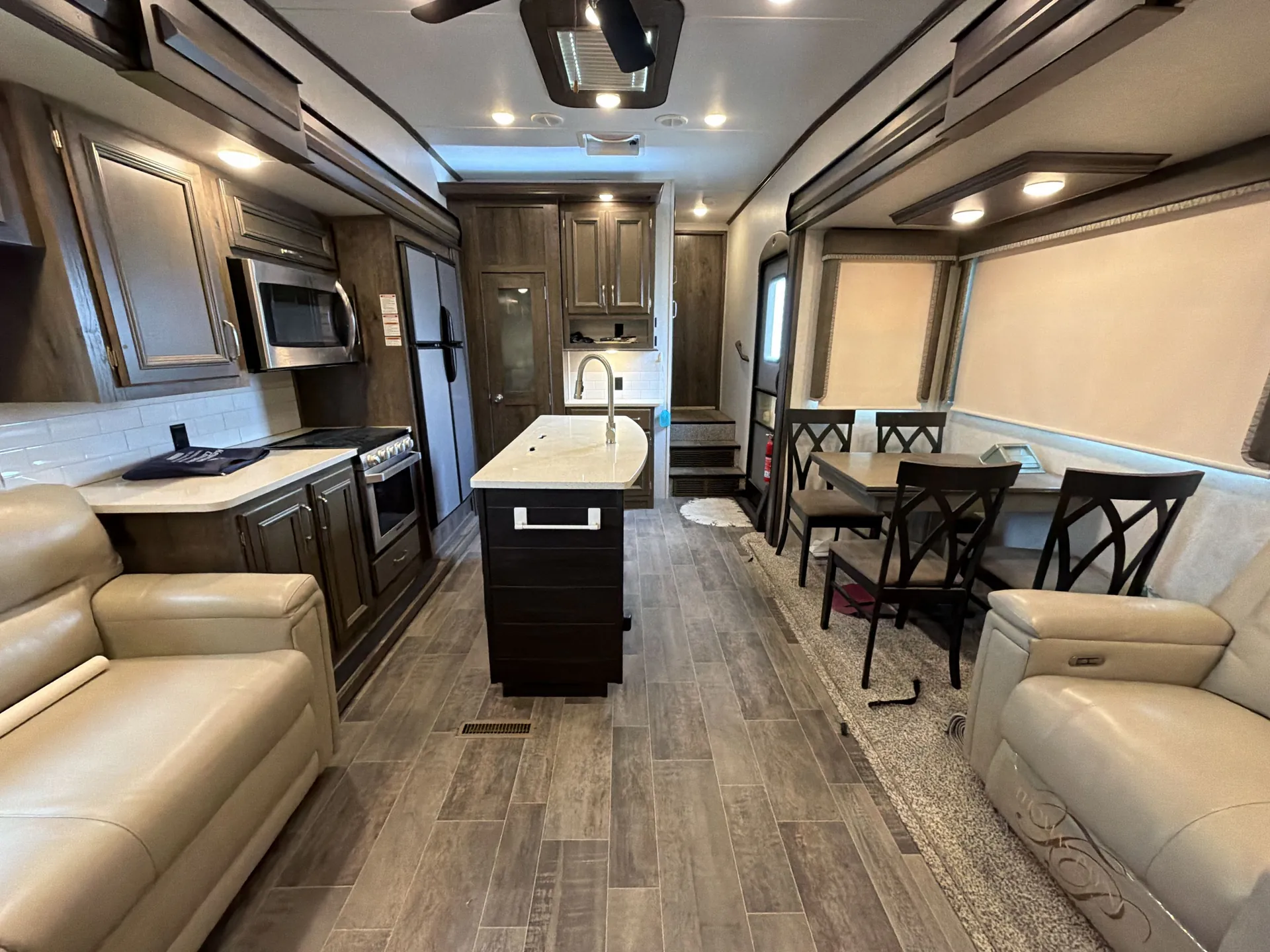 2019 Keystone Montana High Country 310RE — living area main