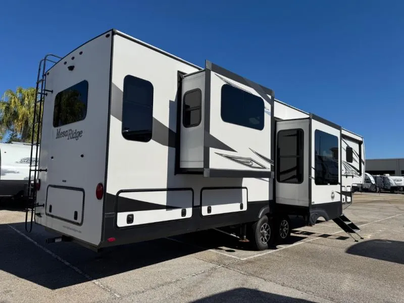 2019 Highland Ridge Mesa Ridge 375RDS - Photo 4