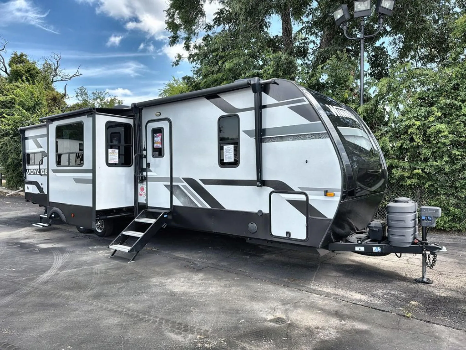 2024 Winnebago Voyage 3438RK - Photo 2