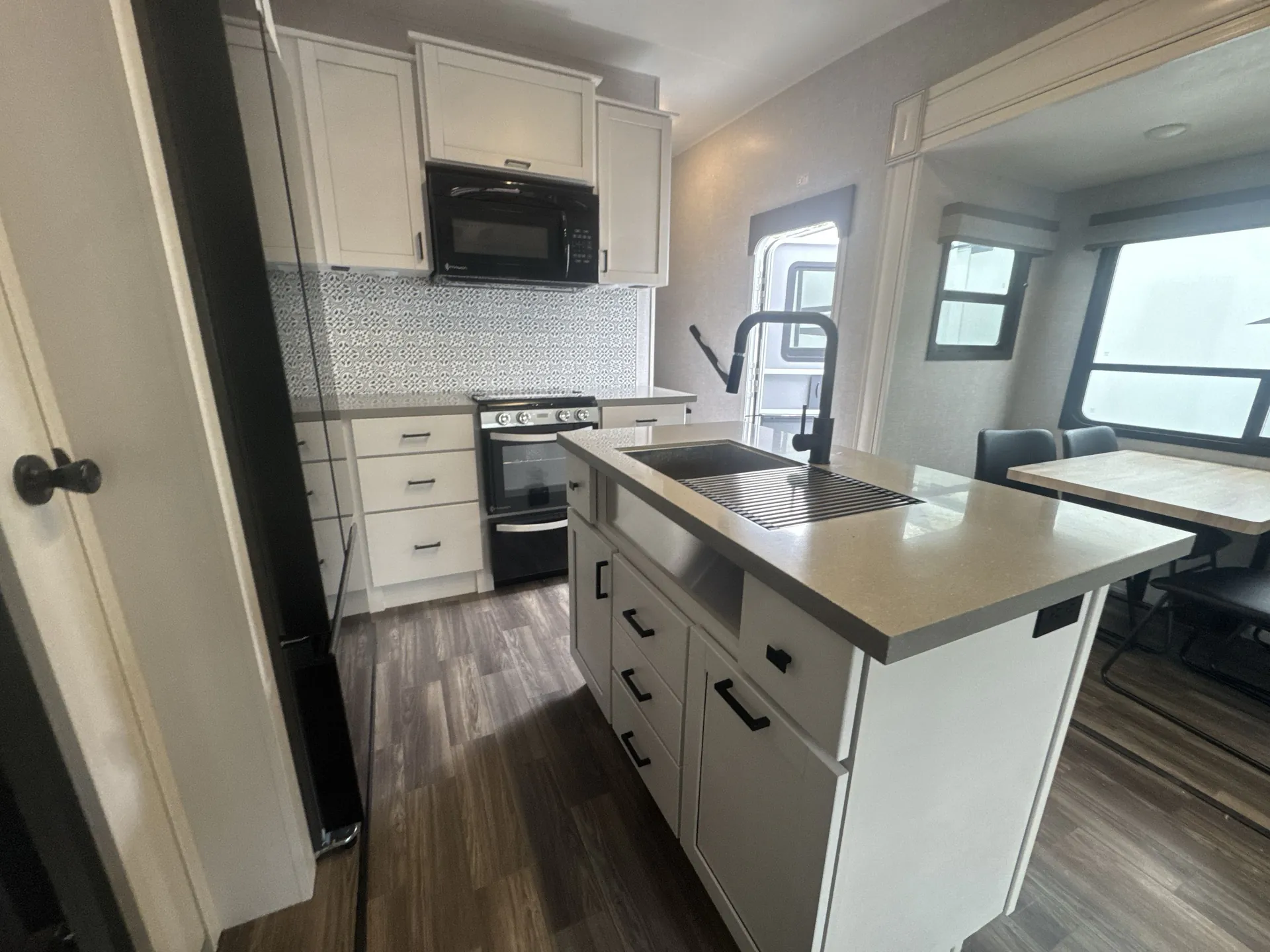 2025 Highland Ridge Roamer 264RLS — living area main