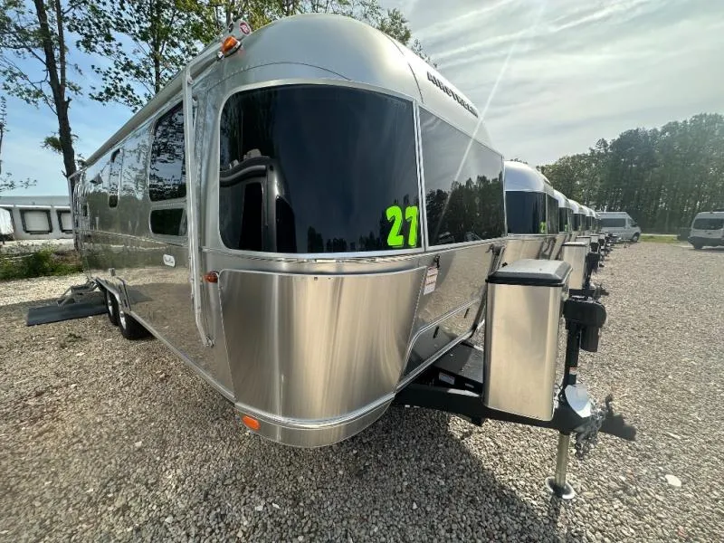 2026 Airstream Flying Cloud 27FB - Photo 3