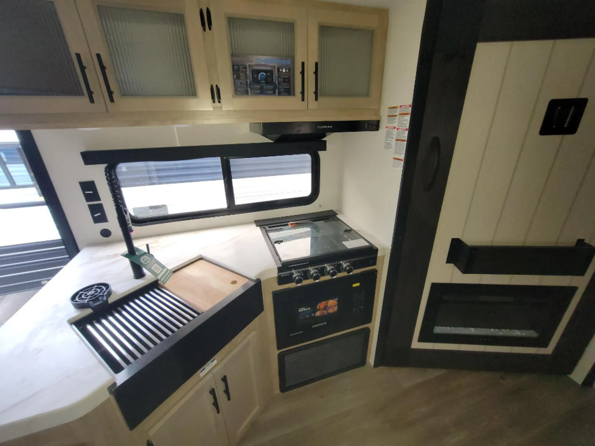 2027 Forest River Cherokee Grey Wolf 21AB — Photo 6