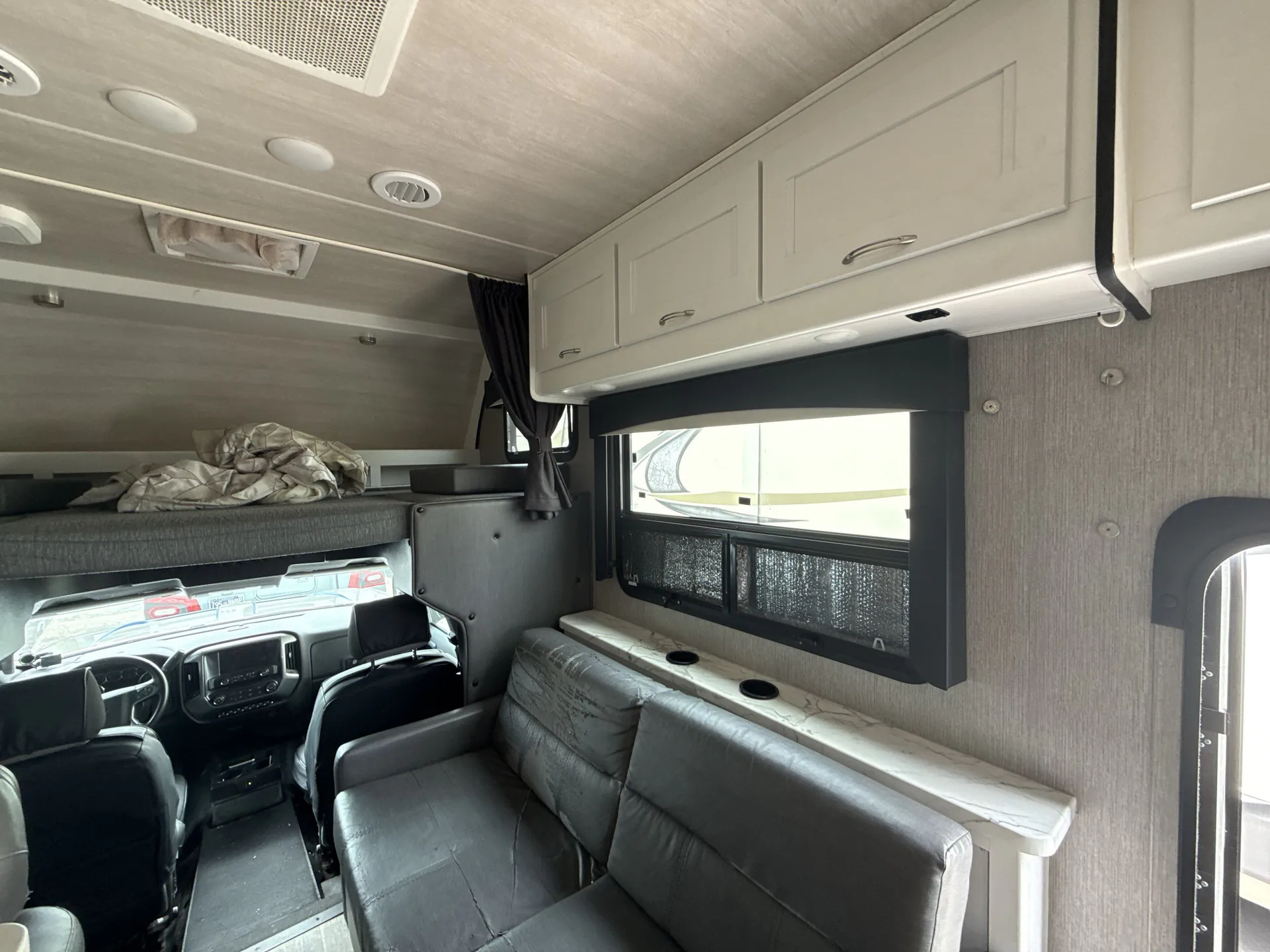 2022 Nexus Rebel 30R — living area main